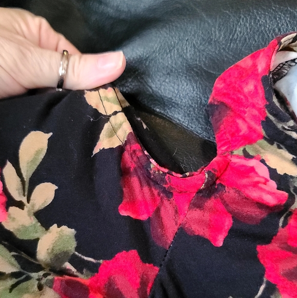 Gorgeous handmade VERY stretchy cold shoulder black rose top szS - Picture 4 of 5